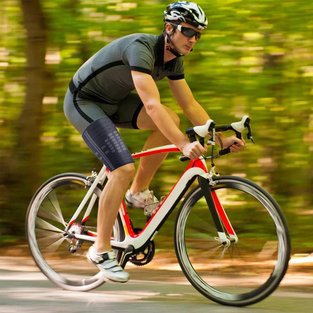 1Pair Thigh Hamstring Compression Sleeve for Quad Pain Relief & Recovery, Thigh Support Protector Muscle Strain for Women Men