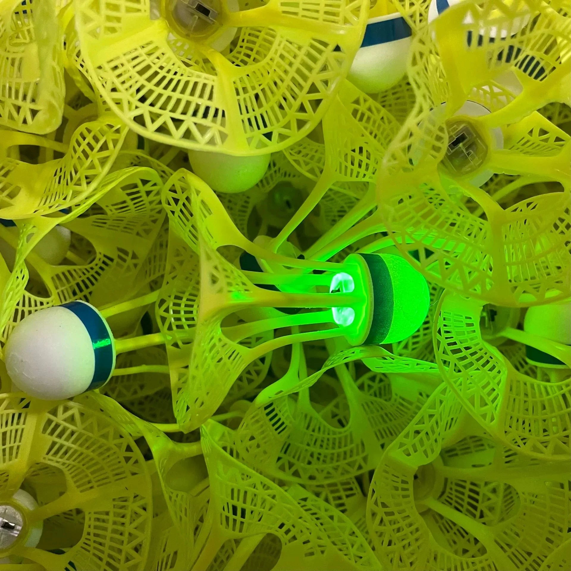 8/1PCS Windproof Light-up Badminton Durable Yellow Nylon Shuttlecocks Badminton Indoor Outdoor Sports Badminton Training Balls